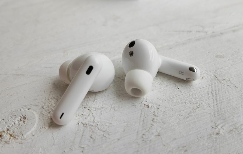 L'auricolare singolo è molto leggero e l'esperienza utente è confortevole.