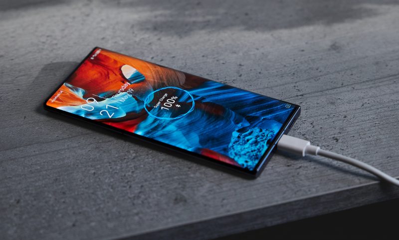 La versione globale di ZTE Axon 40 Ultra supporta la ricarica rapida da 65 watt.