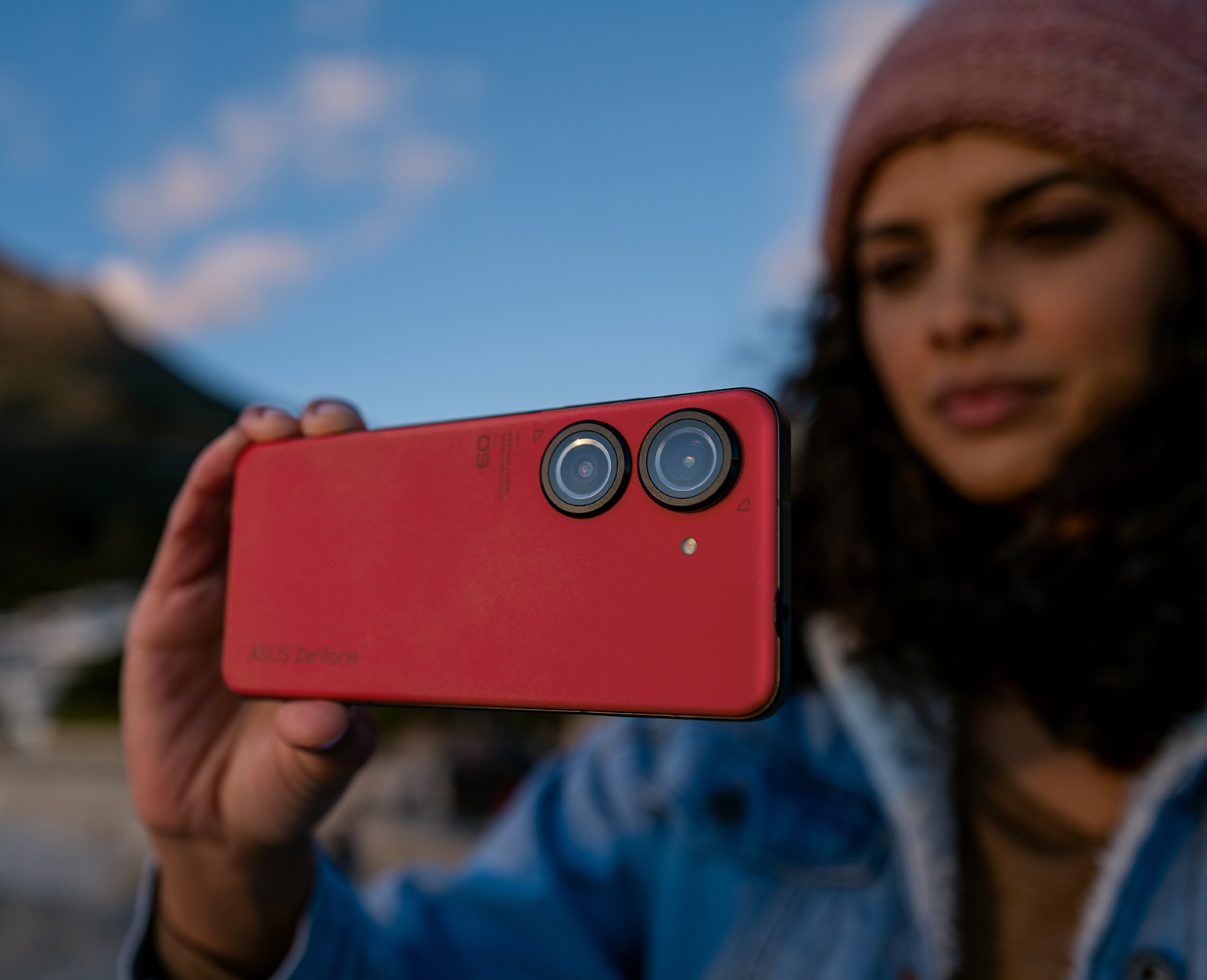 ZenFone 9 ha due fotocamere posteriori.