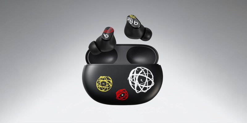 Un'altra nuova edizione speciale di Beats Studio Buds di Apple, questa volta con l'artista di graffiti FUTURA 3