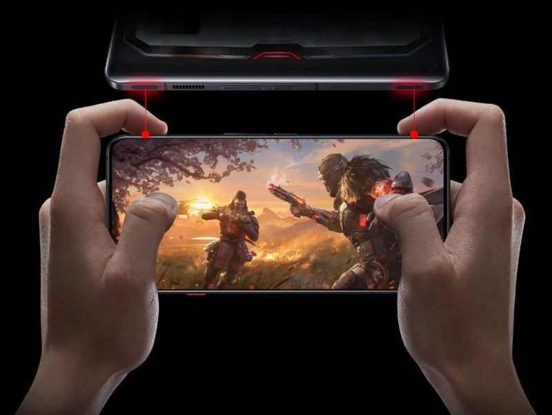 I pulsanti sulle spalle sono una caratteristica familiare dei telefoni da gioco.