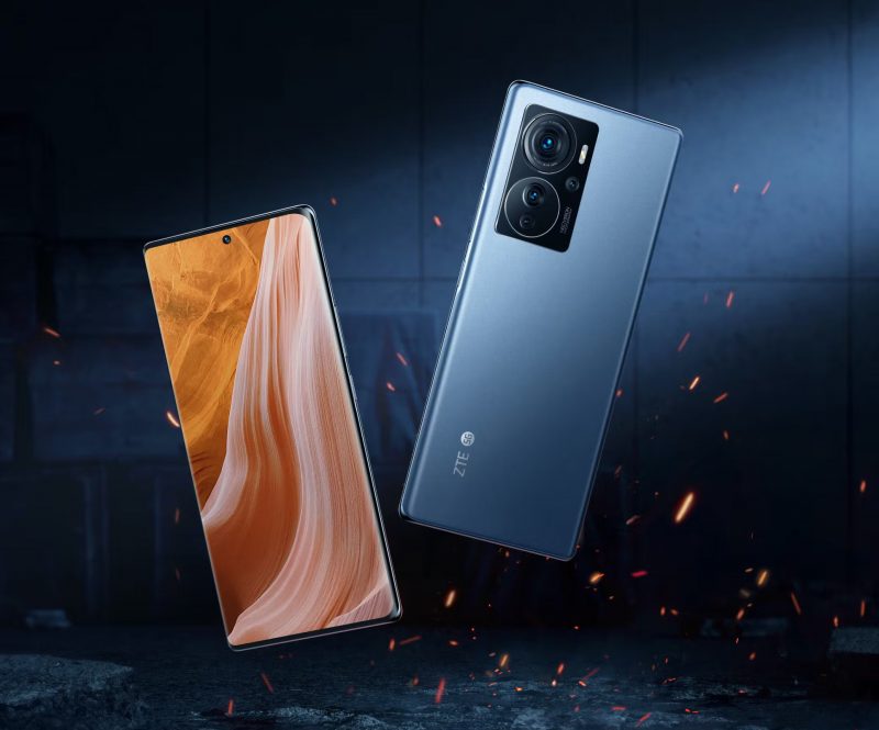 ZTE Axon 40 Pro in blu.