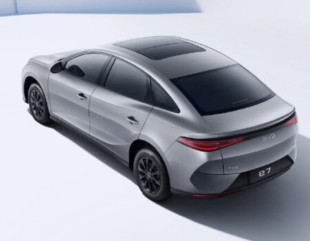 Svelata la nuova berlina elettrica BYD e7: design, dimensioni e prime specifiche 4