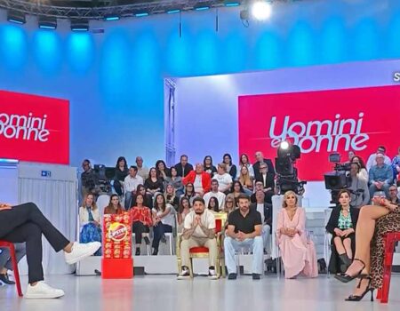 Uomini e Donne chiude la stagione: stasera l'ultima puntata su Canale 5 5