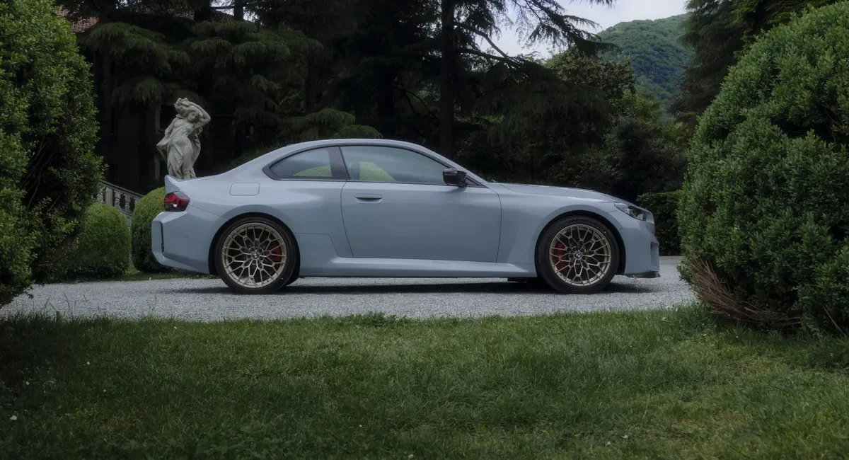 BMW M2 CS svelata al Concorso d’Eleganza Villa d’Este 2025: look aggressivo e prestazioni potenziate 1