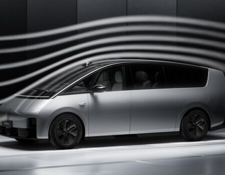 Li Auto lancia le versioni aggiornate della serie L di SUV elettrici 7