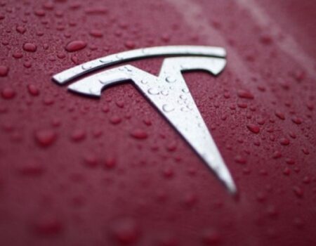 Tesla affronta una crisi d'immagine: percezione negativa in crescita tra i consumatori statunitensi 7