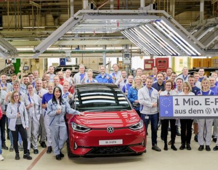 Volkswagen festeggia un milione di auto elettriche prodotte, ma le sfide finanziarie restano 6