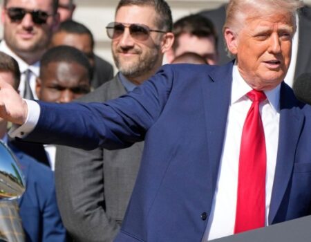 Trump annuncia un allentamento dei dazi sulle auto importate durante la visita in Michigan 3