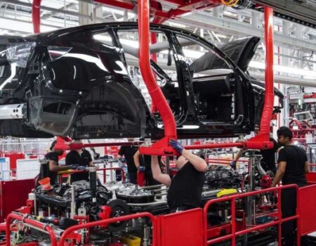 Tesla riduce la produzione del Model Y a Austin: segnali di un calo della domanda 8
