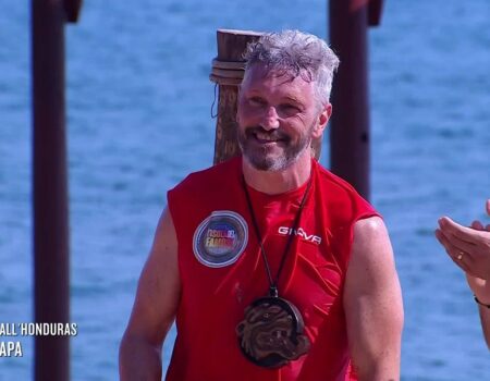"L'Isola dei Famosi": Omar Fantini e Samuele Bragelli vincono le prime prove leader 9