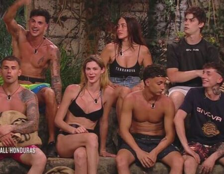 Isola dei Famosi: Spadino vince la prova "Letti inclinati" e diventa leader dei Giovani 3