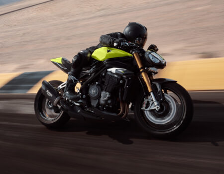 Triumph Speed Triple 1200 RX 2025: esclusività e sportività in 1.200 esemplari 1