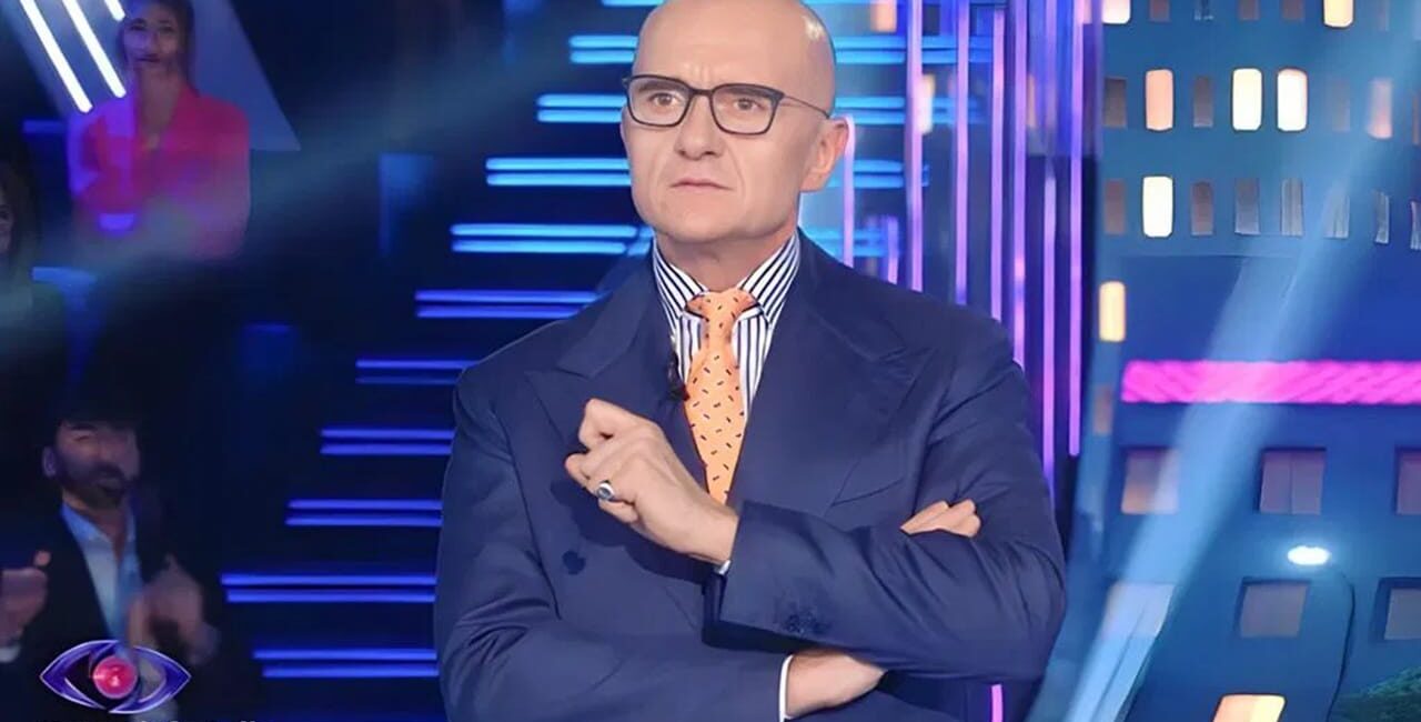 Grande Fratello 2025: Signorini ci riprova con Paola Barale, ma arriva l’ennesimo no 1