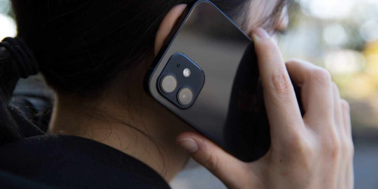 Cosa succede quando ricevi una chiamata durante una conversazione telefonica? Cosa succede quando ricevi una chiamata durante una conversazione telefonica? 1