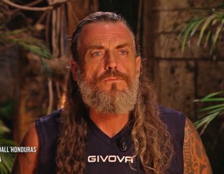 Isola dei Famosi: Mirko Frezza sull'orlo del ritiro dopo lo scontro con Loredana Cannata 5