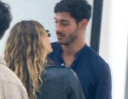 Helena Prestes e Javier Martinez travolti dai fan a Napoli: la coppia più amata del Grande Fratello 9