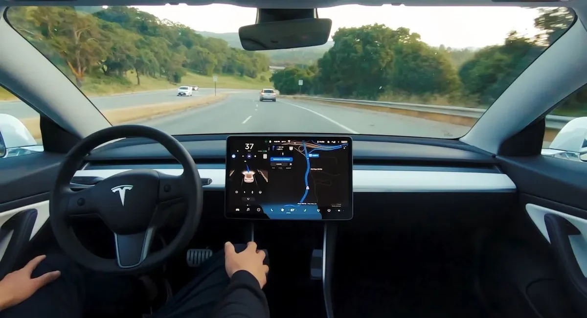 Tesla pronta a lanciare i robotaxi a Austin: l'azienda compare tra gli operatori ufficiali 1