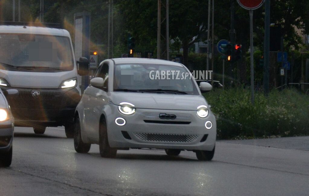 FIAT 500 ibrida: i test su strada iniziano a Torino, debutto a novembre 1