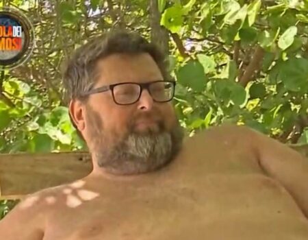 Isola dei Famosi: Mario Adinolfi sull'orlo dell'abbandono 2