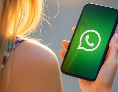 WhatsApp lancia gli sfondi generati dall'AI per le chat: novità in fase beta 6