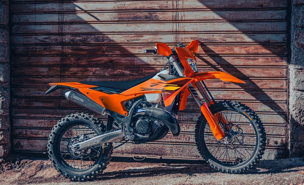 KTM presenta la nuova gamma EXC 2026: sette moto enduro per ogni disciplina 1