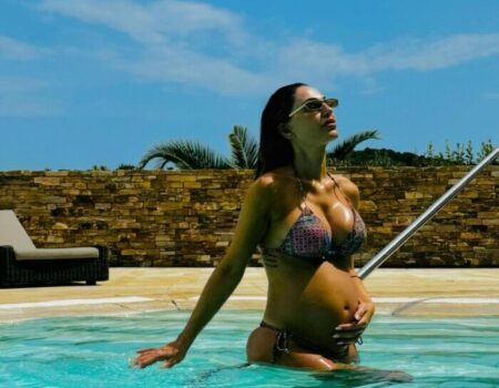 Anna Tatangelo in dolce attesa: relax in Sardegna con il figlio Andrea 8