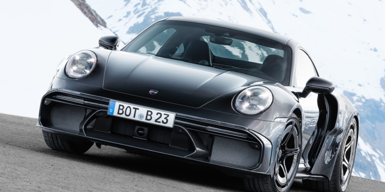 Porsche 911 Turbo S 2025: debutta la prima versione ibrida 1