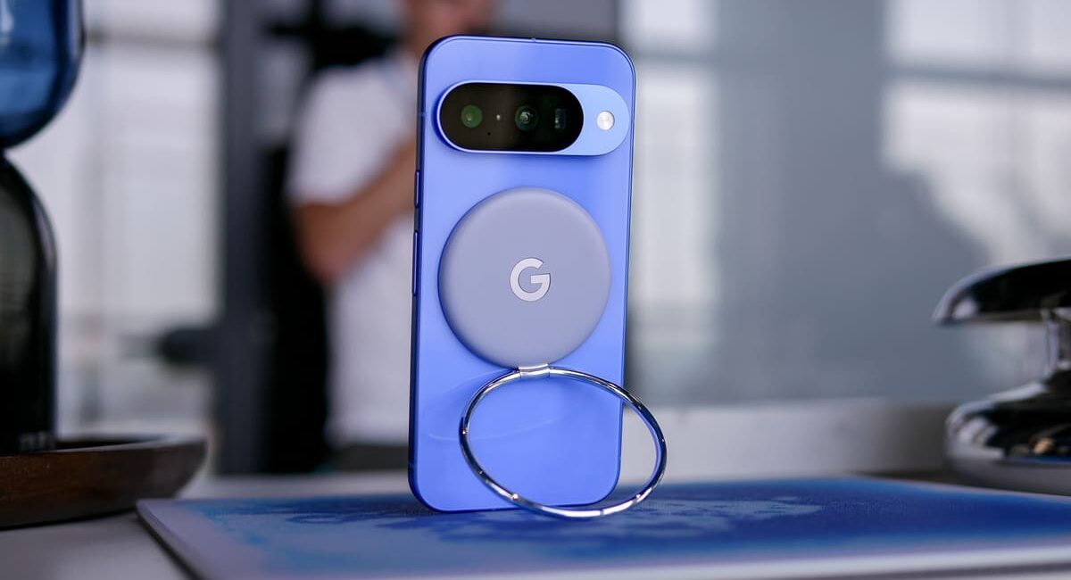 Google Pixel 10 e Pixelsnap Ring Stand: Emergono Criticità su Viti e Surriscaldamento 1