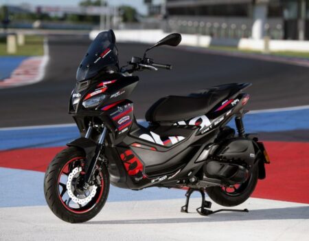 Aprilia SR GT Replica 2025: Lo Scooter da Città con l'Anima della MotoGP 7