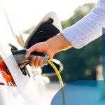 Elli e Volkswagen Testano la Ricarica Bidirezionale: le Auto Elettriche Diventano Sistemi di Accumulo Domestici Mobilità Elettrica, il Cancelliere Merz Chiede Maggiore Flessibilità all'UE 2