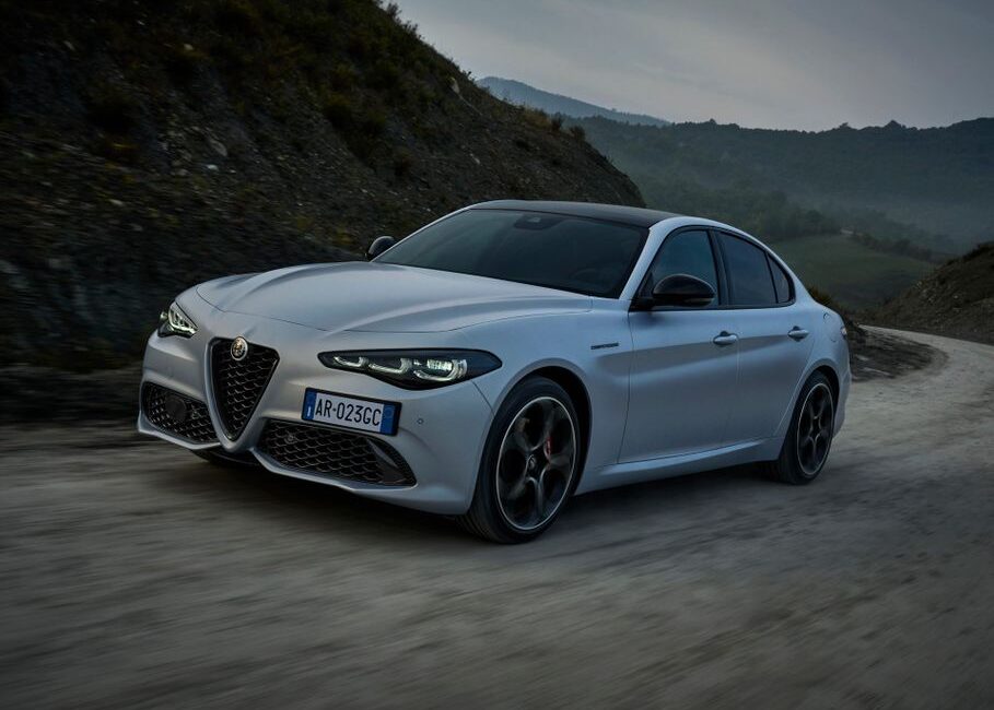 Alfa Romeo posticipa i nuovi modelli: Giulia e Stelvio restano in produzione fino al 2027 1