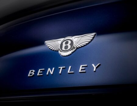 Bentley si prepara al SUV elettrico: debutto nel 2026 a 140.000 euro 7