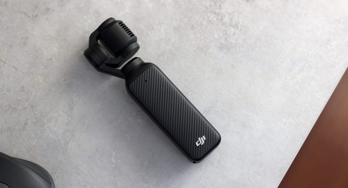 DJI Osmo Pocket 4: nuovi pulsanti sotto il display in un’immagine trapelata DJI Osmo Pocket 4: nuovi pulsanti sotto il display in un'immagine trapelata 1