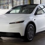 La Curiosa Strategia di Tesla: Il Tetto in Vetro "Nascosto" della Model Y Standard 3