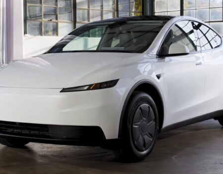 La Curiosa Strategia di Tesla: Il Tetto in Vetro "Nascosto" della Model Y Standard 6
