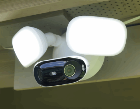 Reolink Elite Floodlight – Sorveglianza a 180° in 4K: la Nuova Frontiera della Sicurezza Domestica 9