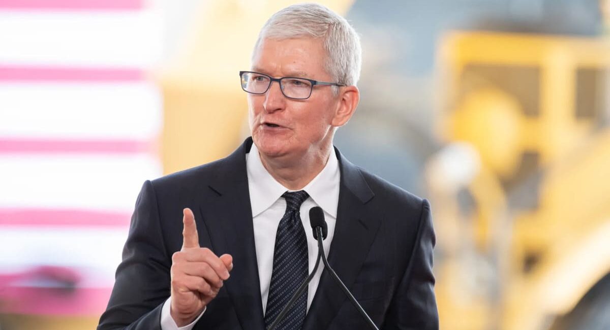 Tim Cook Resta alla Guida di Apple: Smentite le Voci di un Passaggio di Consegne Imminente 1
